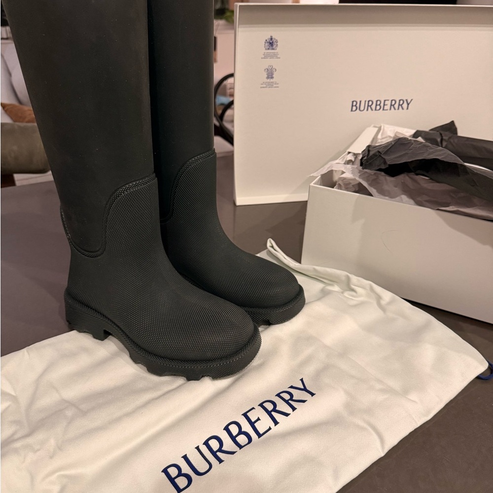 Burberry Dark Green Rain Boots, size 6